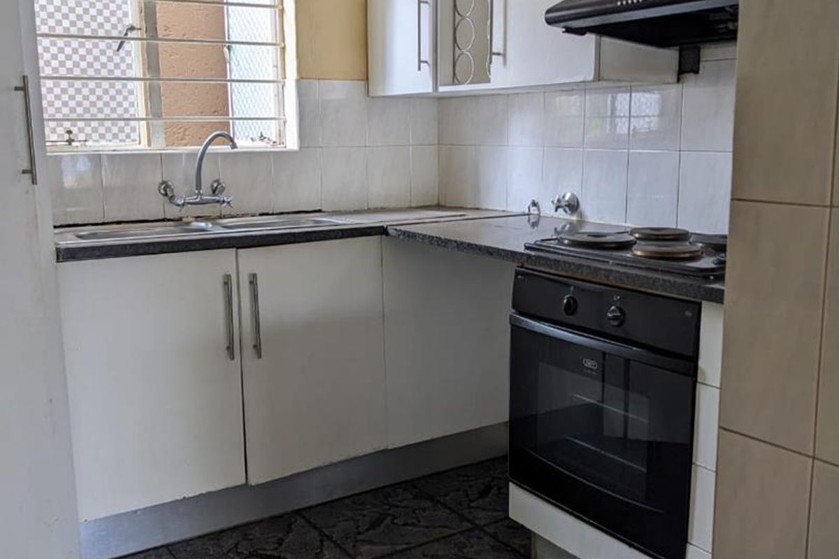 Sun, Space & Smart Living in your 3-Bed Family Townhouse - Photo 4
