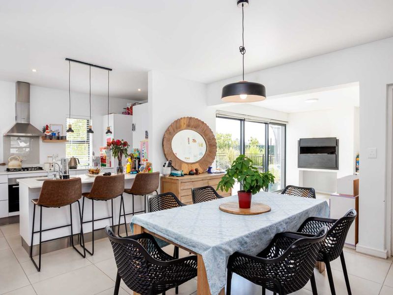 Three-Bedroom Family Home to Rent in Paarl Valleij Lifestyle Estate & Farm - Photo 2