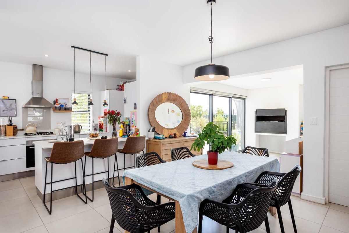 Three-Bedroom Family Home to Rent in Paarl Valleij Lifestyle Estate & Farm - Photo 2