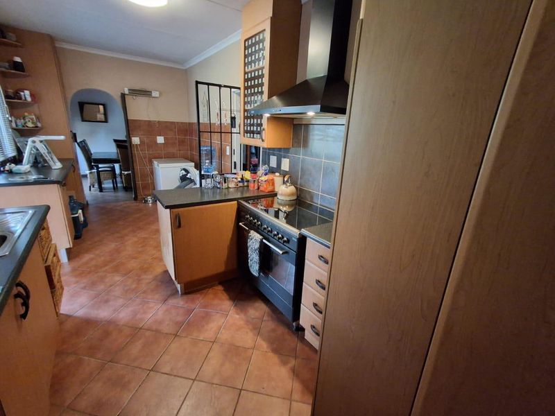 A Warm & Welcoming Family Home with Endless Potential - Photo 3