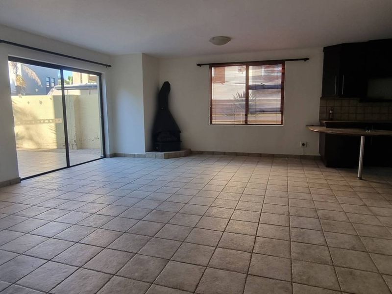 🏡 Beautiful Townhouse for Sale – Windhoek Country Club Golf Estate - Photo 3