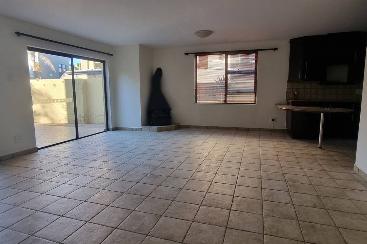 🏡 Beautiful Townhouse for Sale – Windhoek Country Club Golf Estate - Photo 3