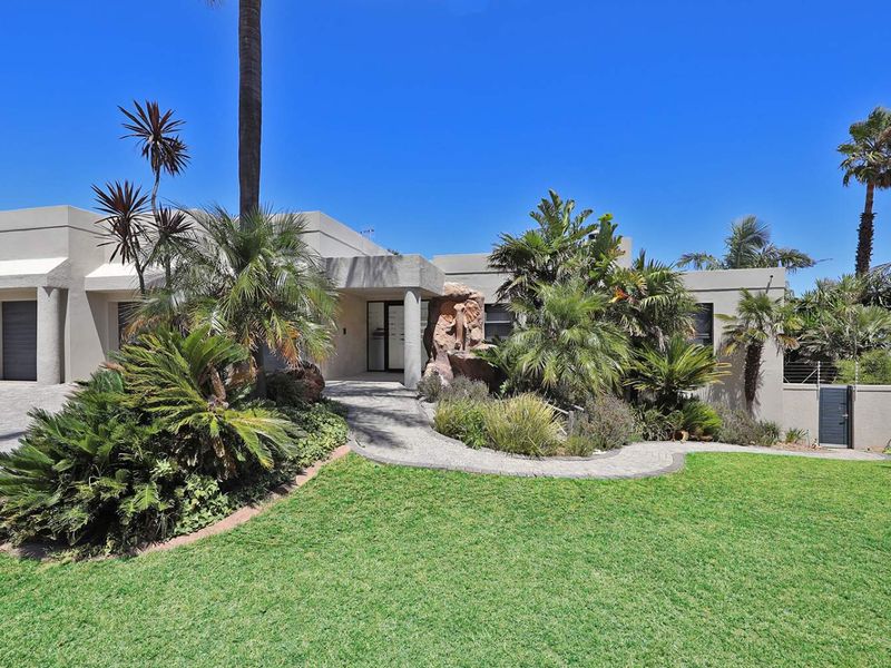 A True Masterpiece of Luxury Living in Plattekloof. - Photo 5