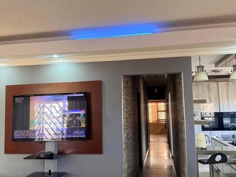 House For Sale In Cimbebasia - Photo 5