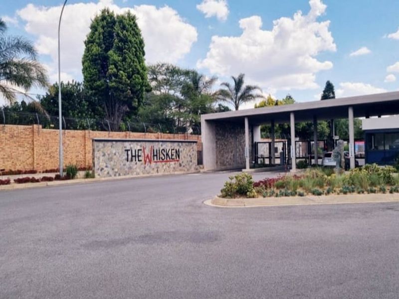 Spacious 3Bed, 2Bath Apartment in Secure Kyalami Complex – Rent R14000 - Photo 1