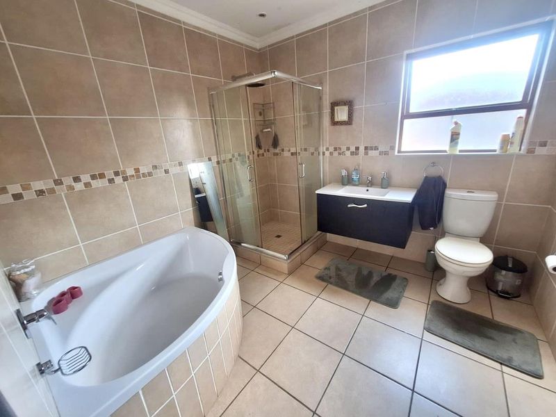 Modern Family Living in a Secure Six-Unit Complex – Don’t Miss This Gem! - Photo 10