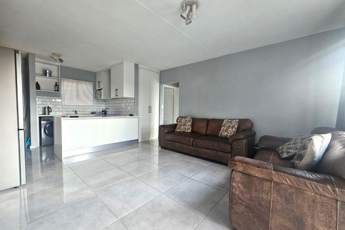 Introducing a Spectacular Renovated GROUND FLOOR Apartment in Radiokop - Photo 2