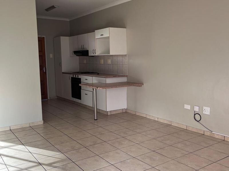 Townhouse For Sale In Pionierspark - Photo 5
