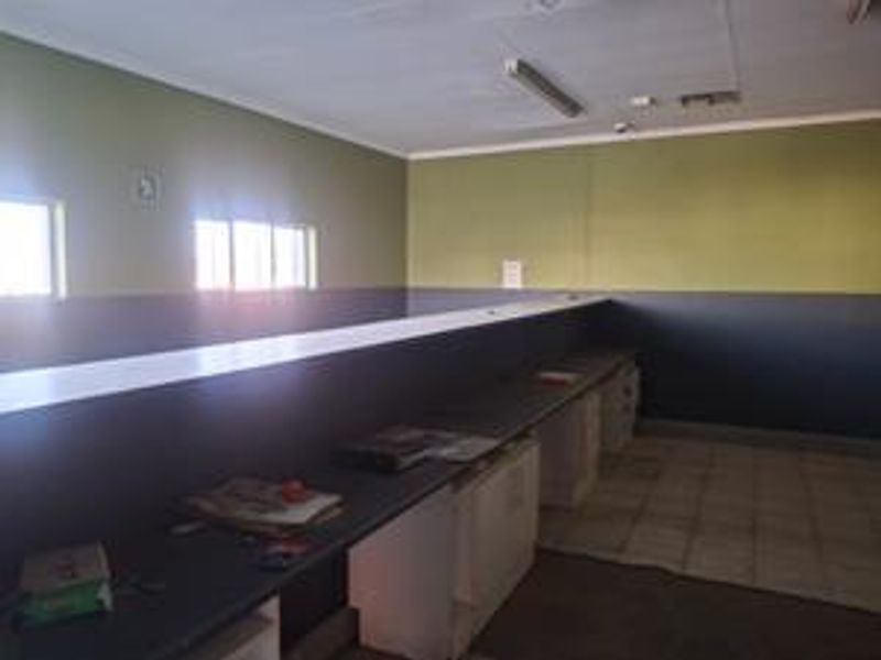 Business building for sale - Photo 4