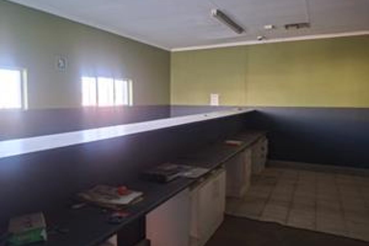 Business building for sale - Photo 4