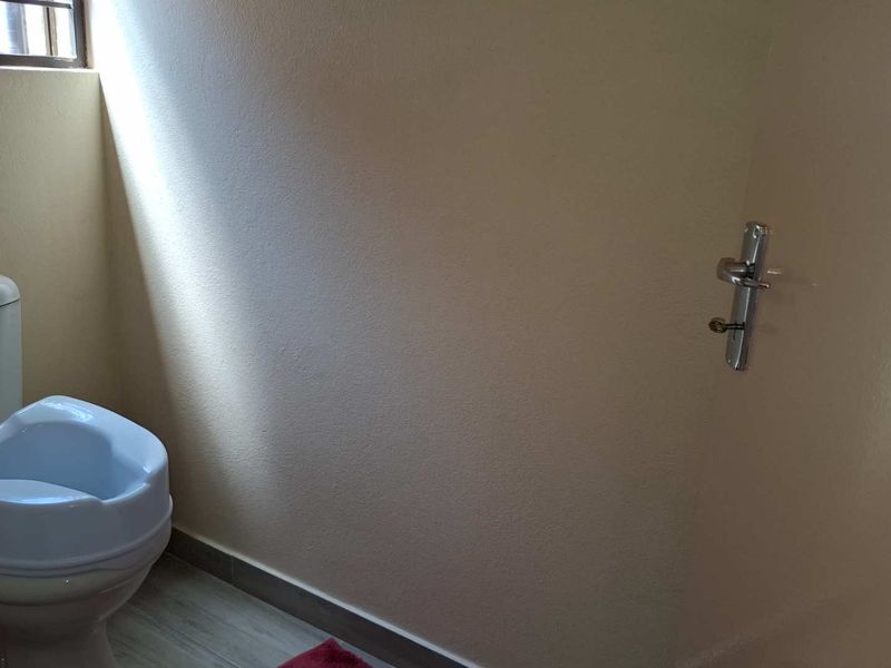 Secure Facebrick Duplex in Small Complex - Photo 4