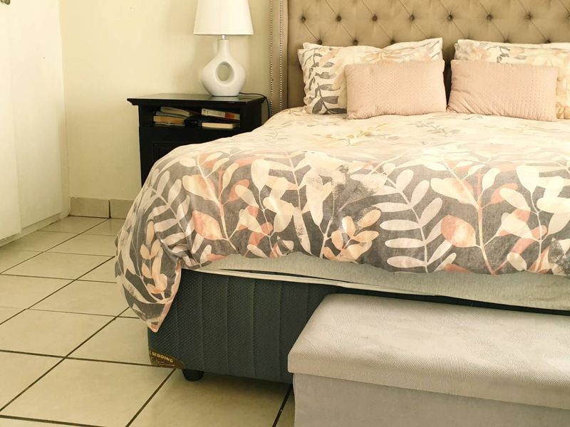 Charming Apartment Offering Comfortable Living - Photo 10