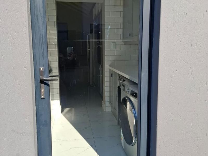 Deal of a lifetime 4 Bedroom in Leloko Estate - Photo 4