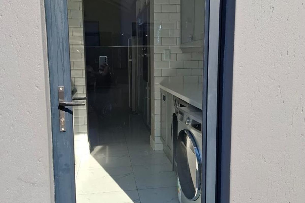 Deal of a lifetime 4 Bedroom in Leloko Estate - Photo 4