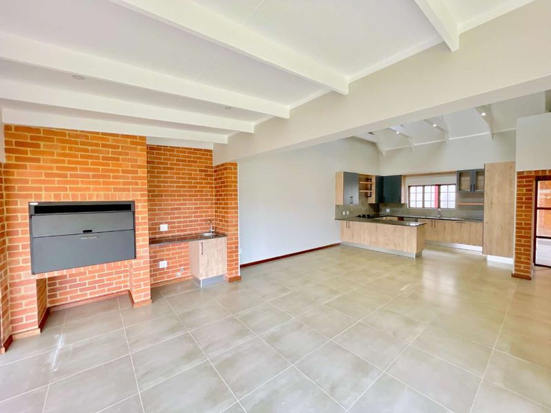 **NEW DEVELOPMENT - 3 Bedroom Townhouses in The Village, Waterlake Farm Estate and Stables – Where Nature Meets Luxury** - Photo 4