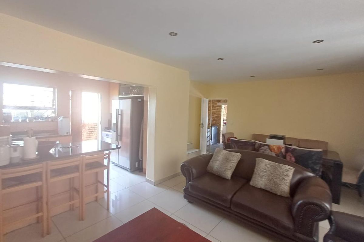 3-Bedroom Duplex in Prime Location - Photo 3