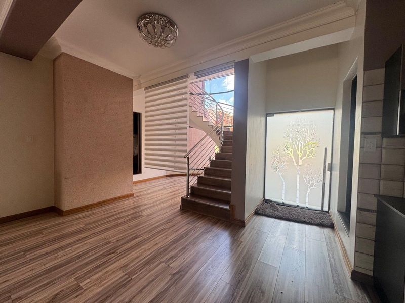 Elegant 6 Bedroom Double Storey Home With Cinema Room & Luxury Features - Photo 9