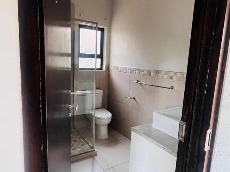 Welcome to a serene and secure haven in the heart of Camelthorn Estates in Okahandja! - Photo 5