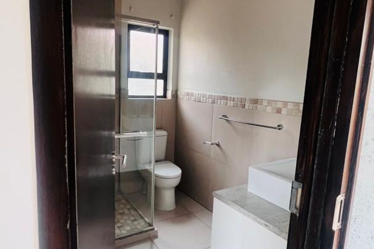 Welcome to a serene and secure haven in the heart of Camelthorn Estates in Okahandja! - Photo 5