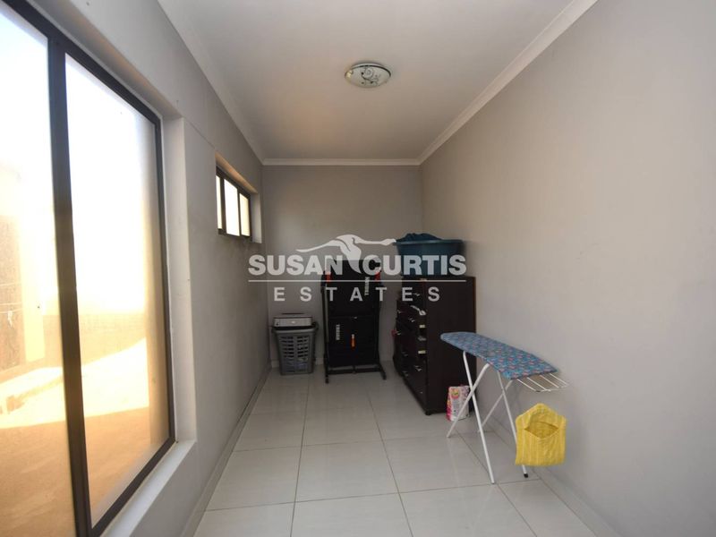Live & Earn: 3 Bedroom Main House Plus 3 Private Flats - Photo 7