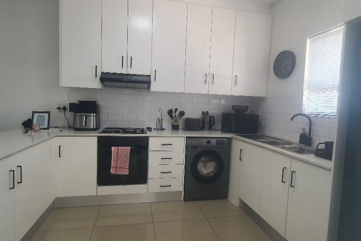 2 Bedroom Apartment Urgent Sale - Photo 2