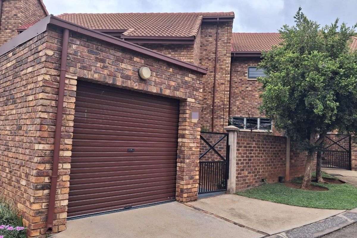 Exclusive Listed - Newly Renovated Duplex For Sale In Die Hoewes - Photo 2