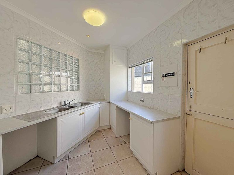 Beach Front, 4-Bedroom House in Middedorp - Photo 8