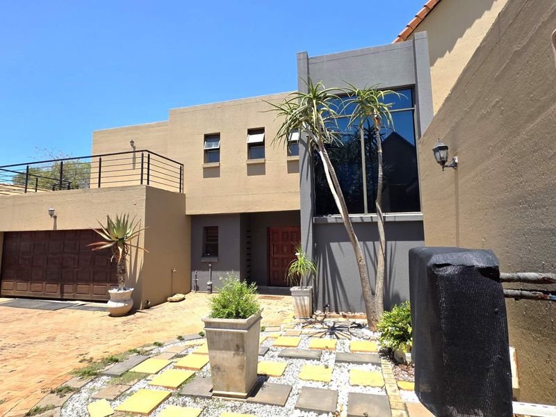 4 Bedroom 3.5 Bathroom Double Storey Family Home in Leloko - Photo 2