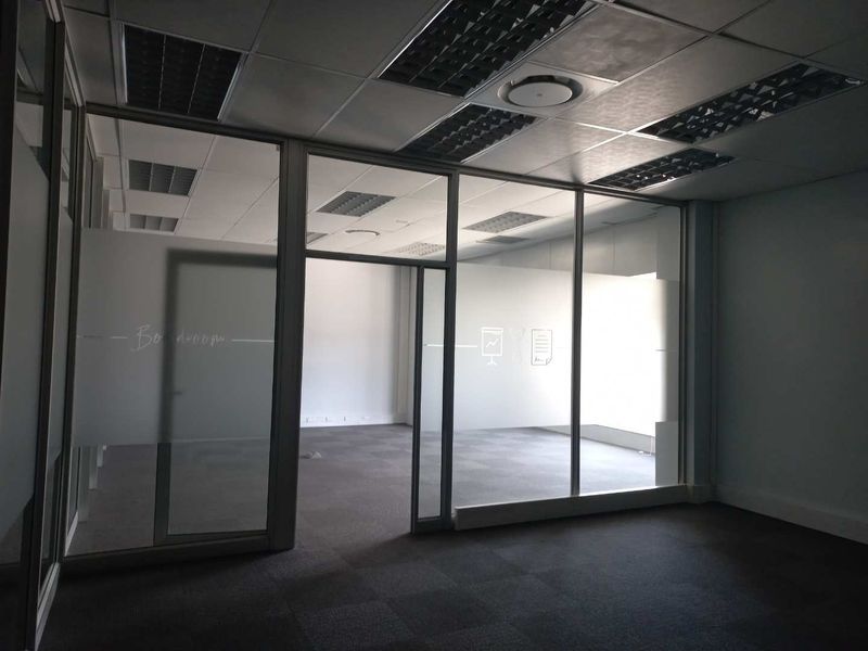 Secure, first floor offices space, available immediately! - Photo 4
