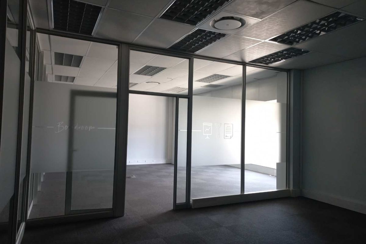 Secure, first floor offices space, available immediately! - Photo 4