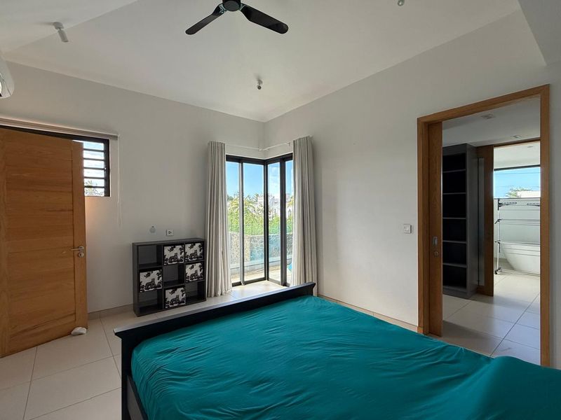 Coastal Family Living in the Heart of Péreybère - Photo 2