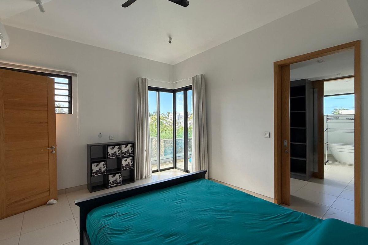 Coastal Family Living in the Heart of Péreybère - Photo 2