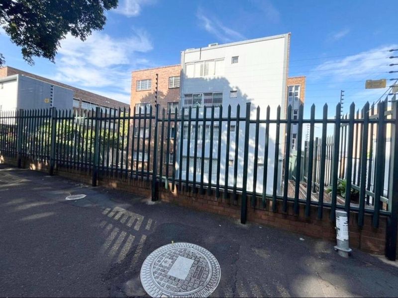 Glenwood Property with Substantial 3,328 sqm Erf and Development Potential - Photo 4