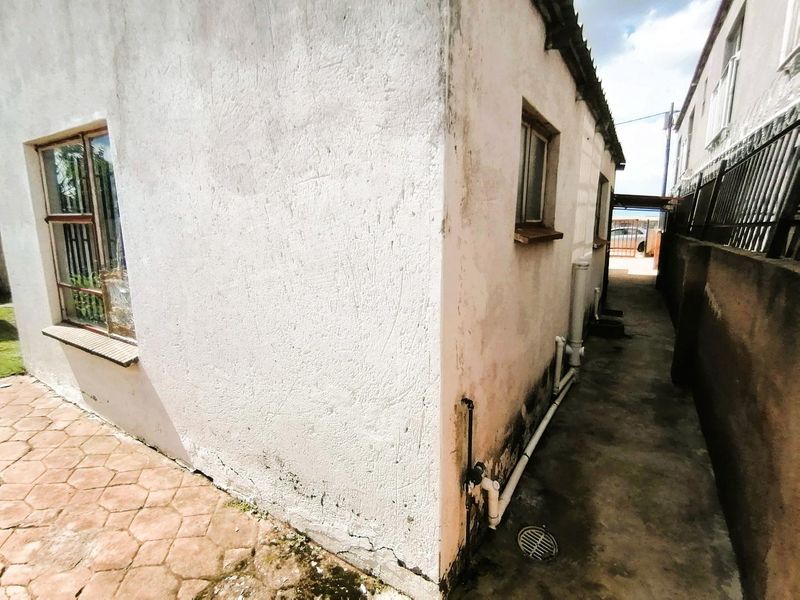 Charming 2-Bedroom Home – Ideal for Investors - Photo 9