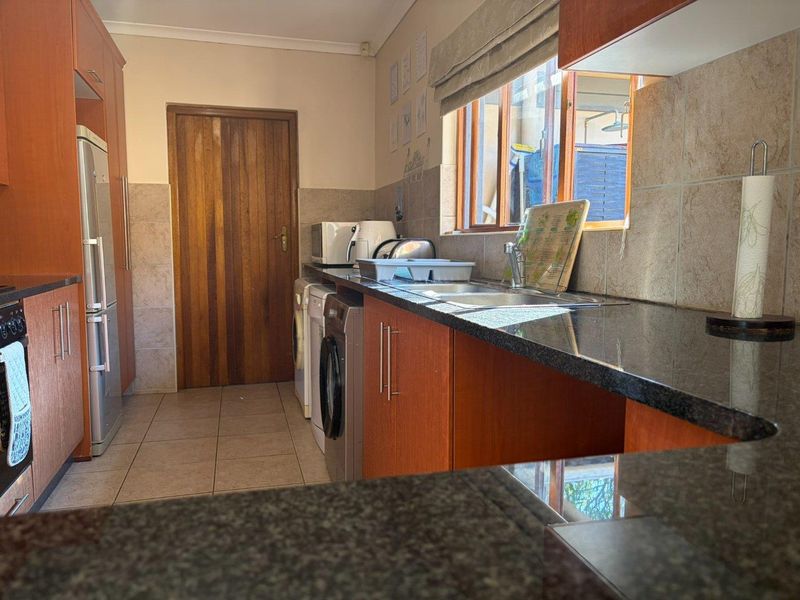 Fully Furnished 3-Bedroom Home to Rent in Seaward Estate - Photo 10