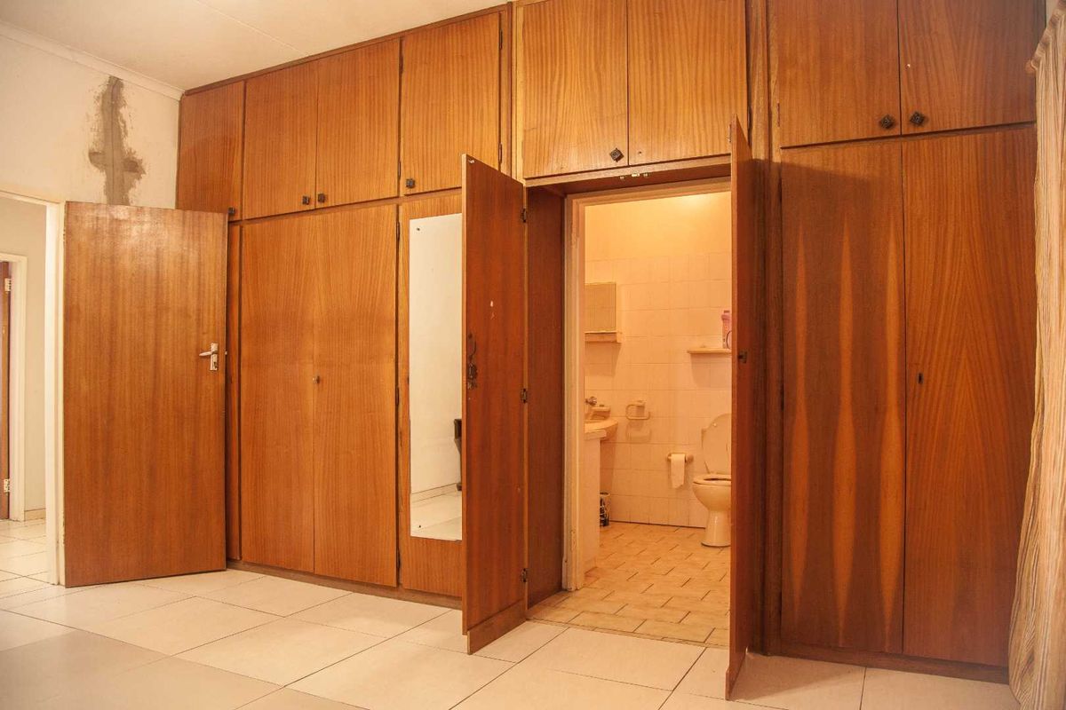 HOUSE FOR SALE - HOCHLAND PARK - Photo 5