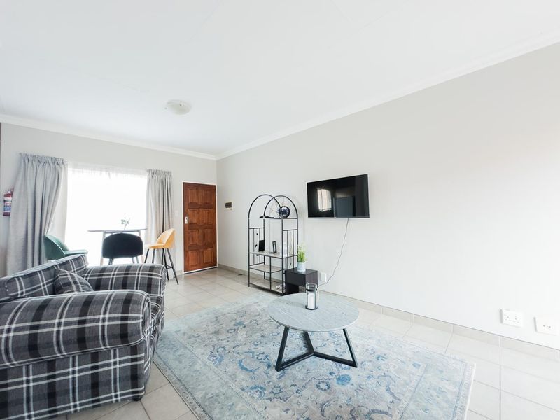 1 Bedroom Unit in Wapadrand - Photo 3