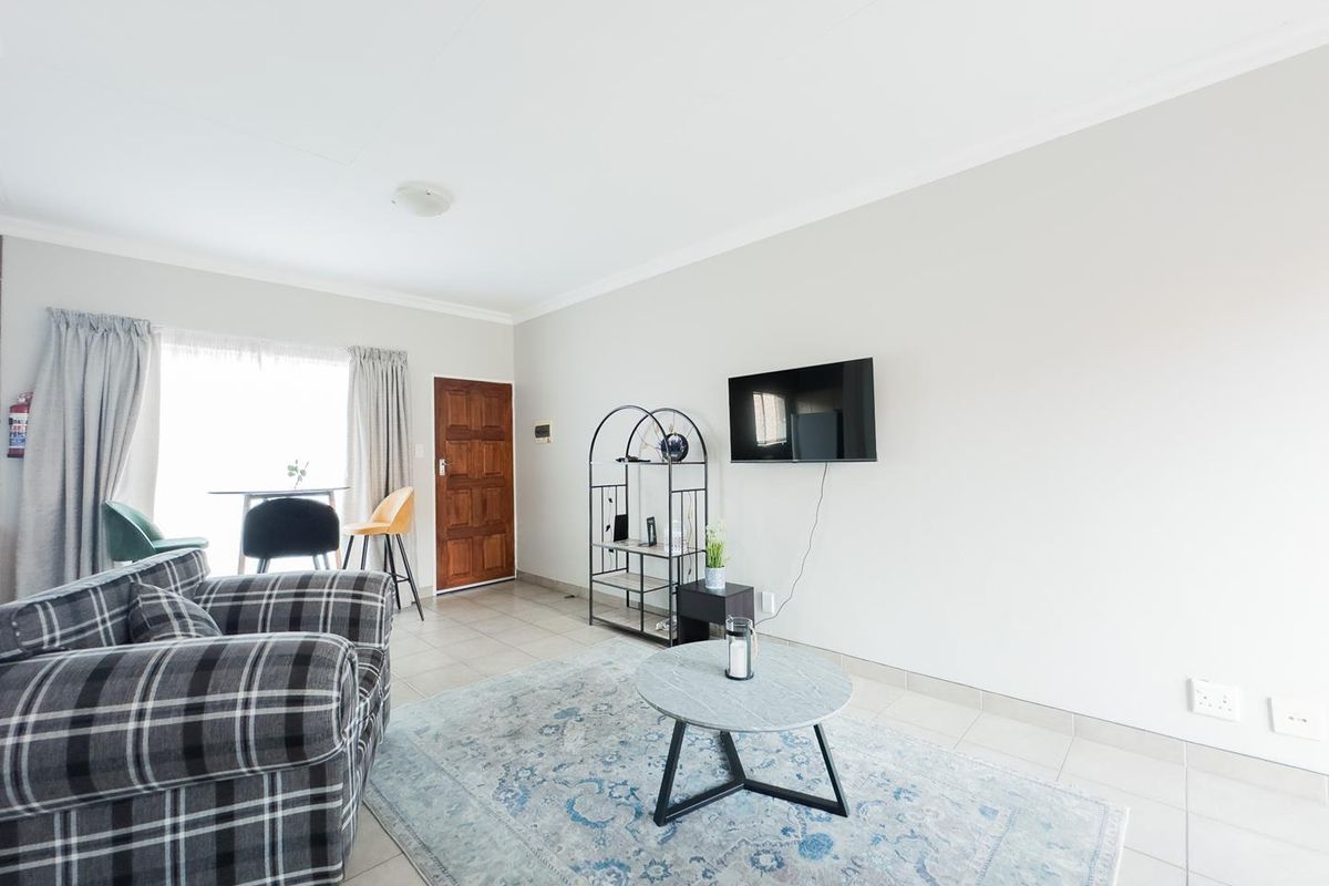 1 Bedroom Unit in Wapadrand - Photo 3