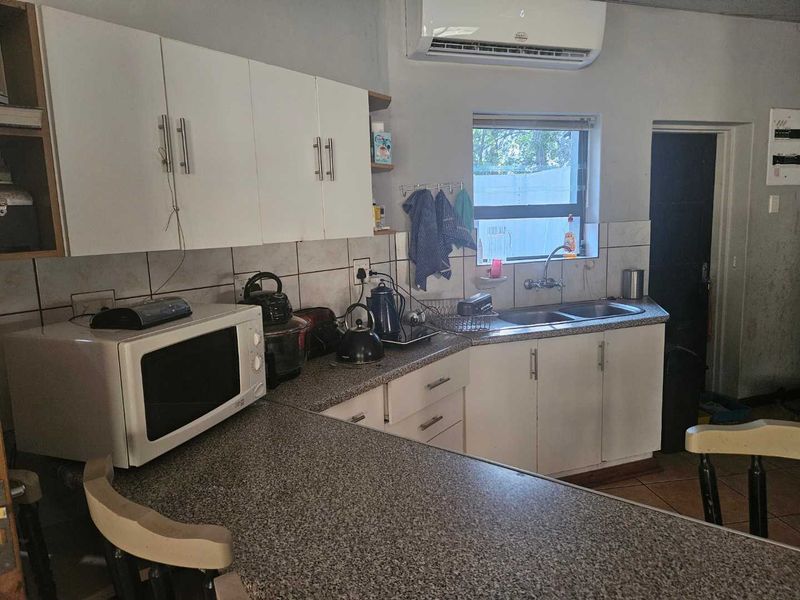 Two bedroom House with flat in Magersfontein - Photo 9