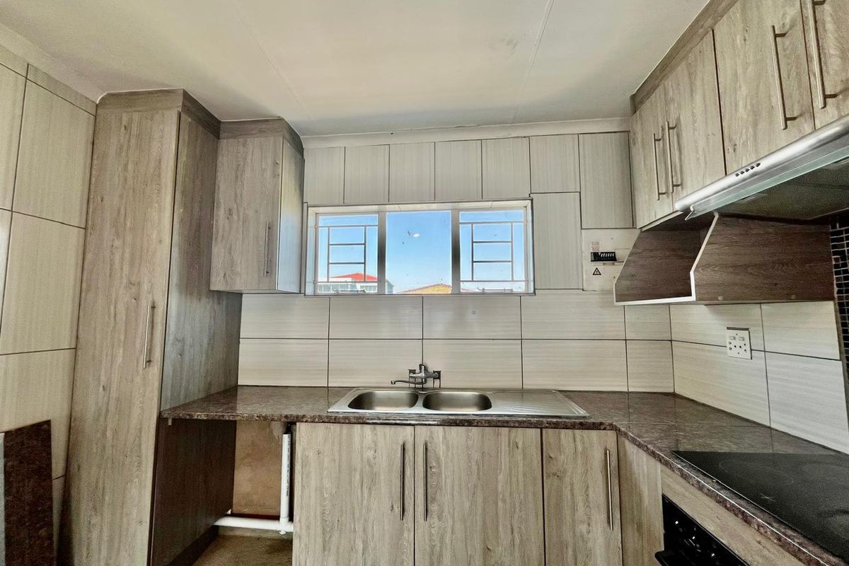 STUNNING  MODERN UNIT - Photo 5