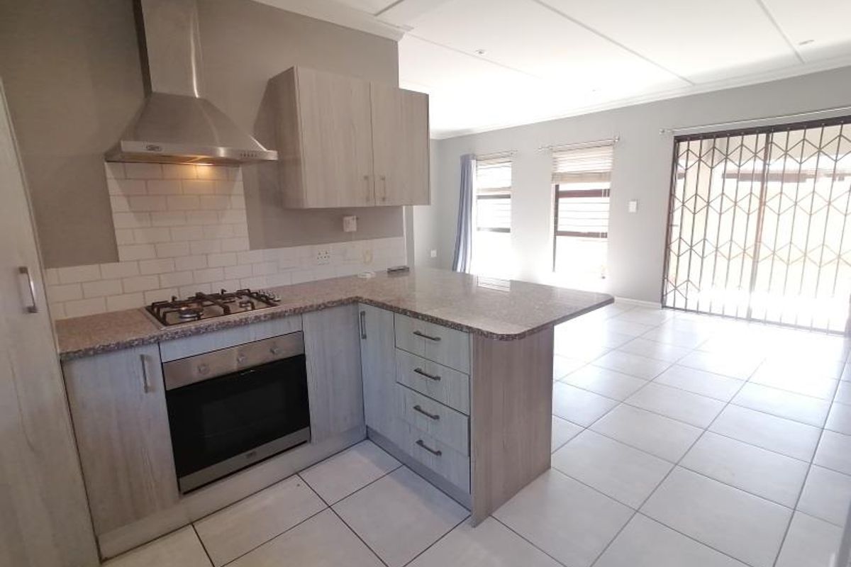 Stunning 3 bed garden apartment at Twenty on Furrow Homes Haven - Photo 4
