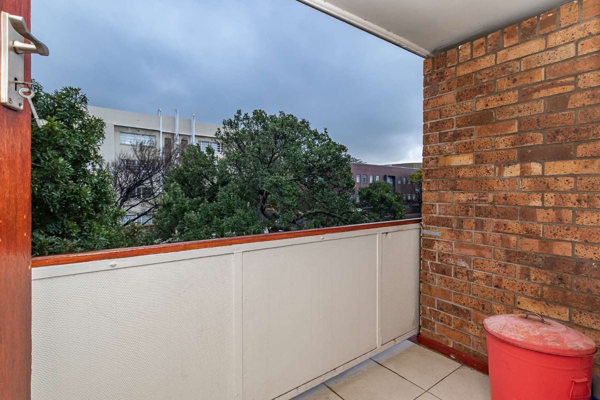 2 Bedroom Apartment in Rosebank - R1,595m - Photo 4