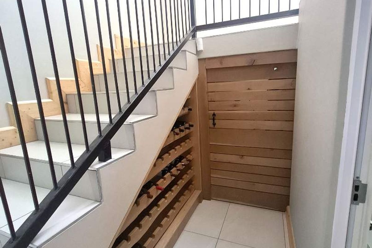 Lock-up and Go Family Home for the Connoisseur - Photo 2