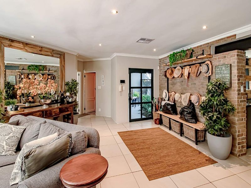 Refined Luxury & Entertainer’s Dream in Prestigious Bryanston East - Photo 6