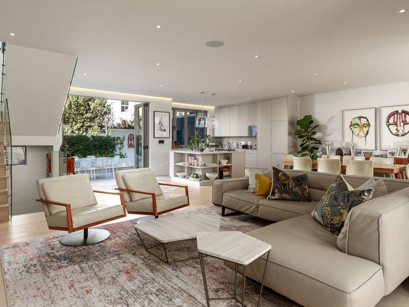 Stylish Furnished Triplex in Upper Kenilworth - Photo 7