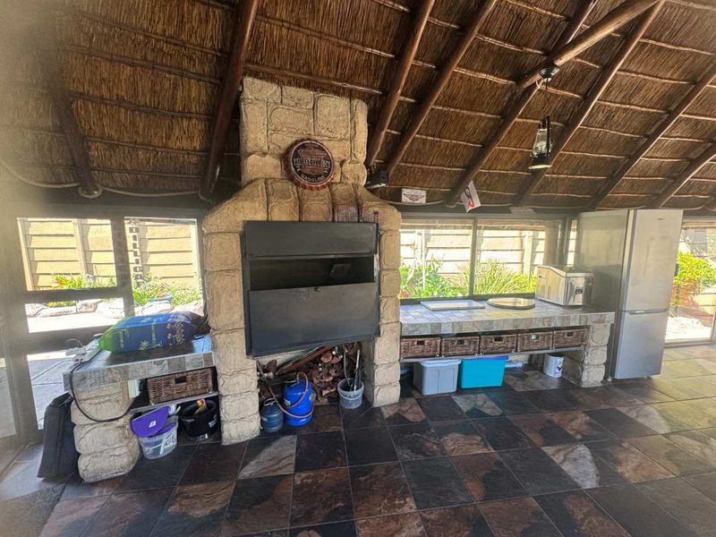 Family Home with Large Flatlet for Sale - Photo 6