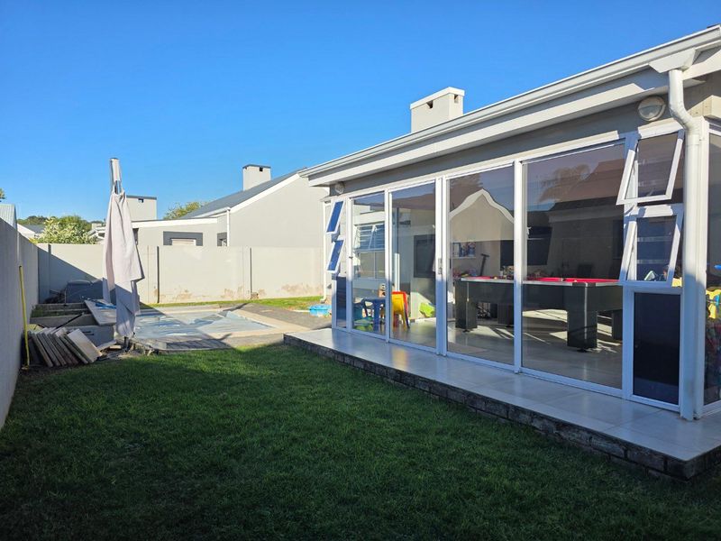 Family Haven in Sought After Leisure Bay Estate - Photo 3