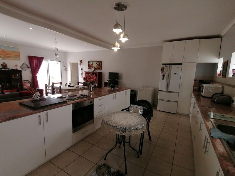 Exquisite Living with amazing views - Photo 4