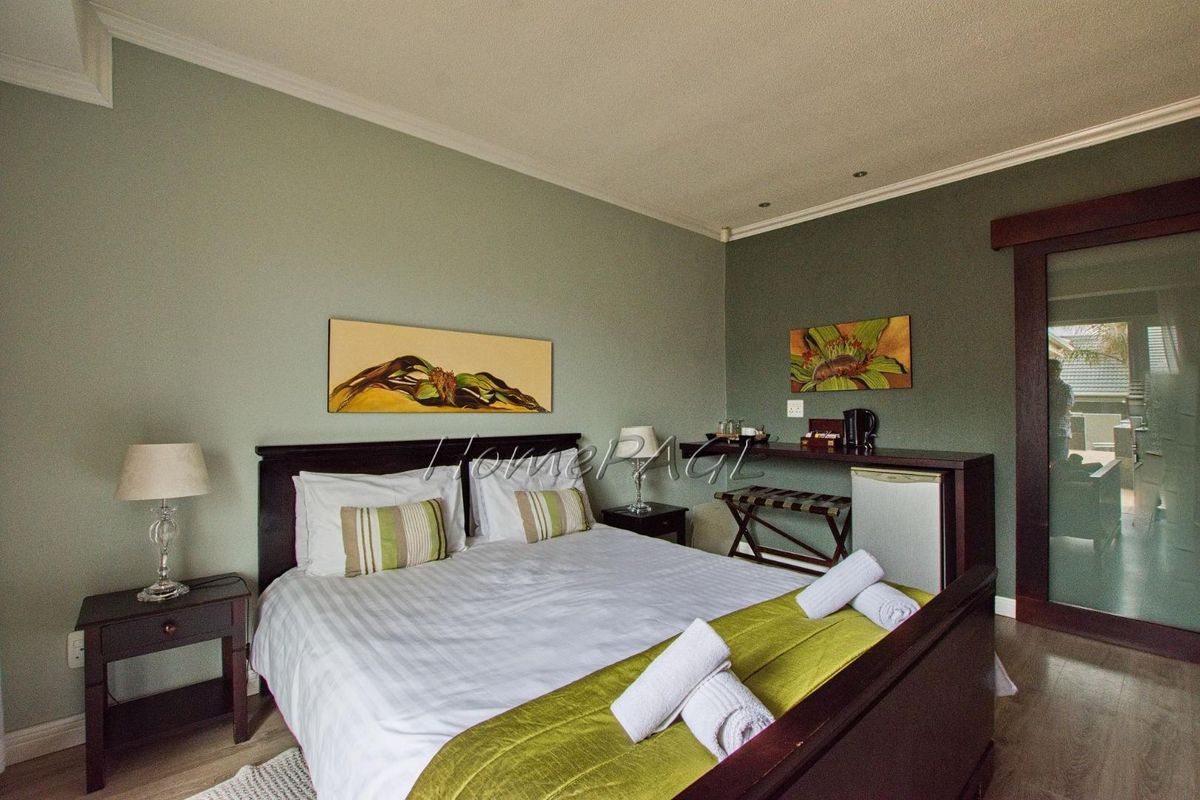 Swakopmund:  BEAUTIFUL UPMARKET Guesthouse is for Sale - Photo 2