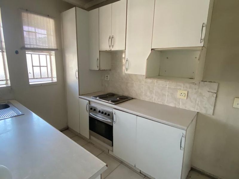 Prime location near CBD - enjoy convenience and vibrant city life! - Photo 4